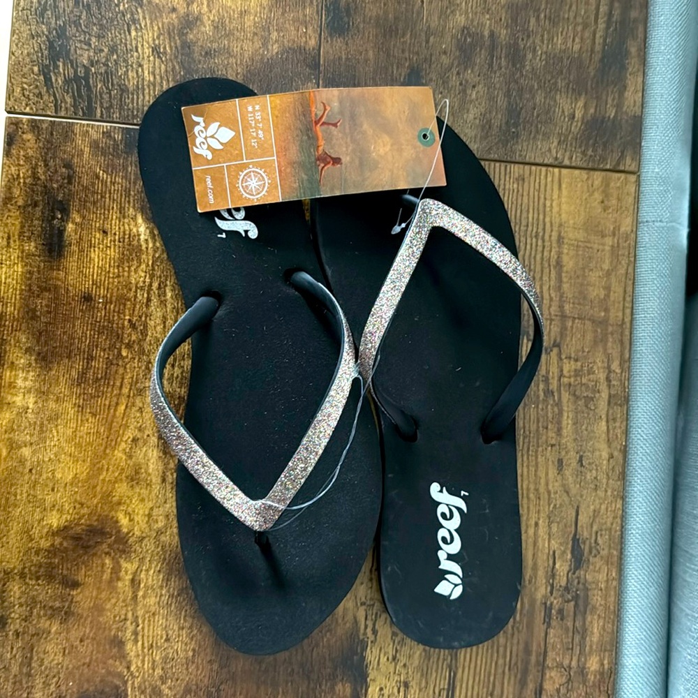 Reef NWT Sz 7 woman’s sandals